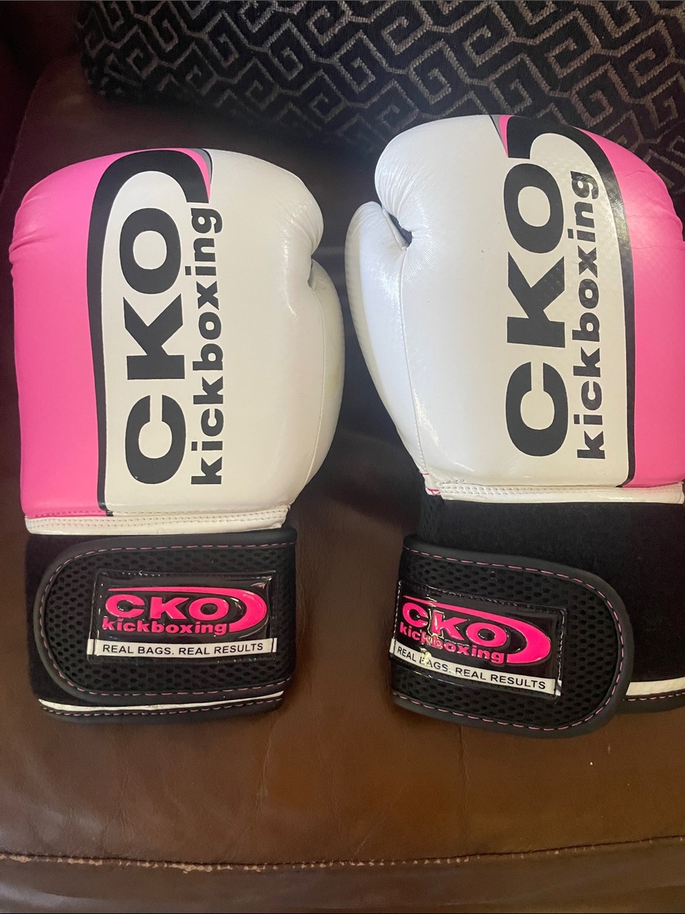 Kickboxing women’s Pink and White Training Gloves